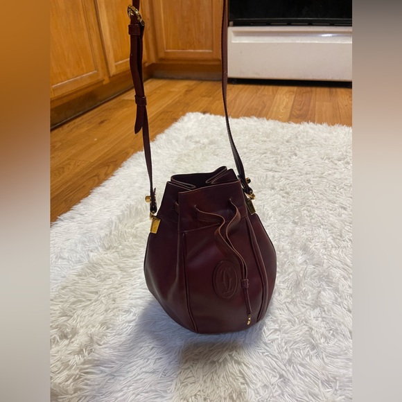 Cartier Handbags - Cartier Must de Cartier Leather Shoulder Bucket bag